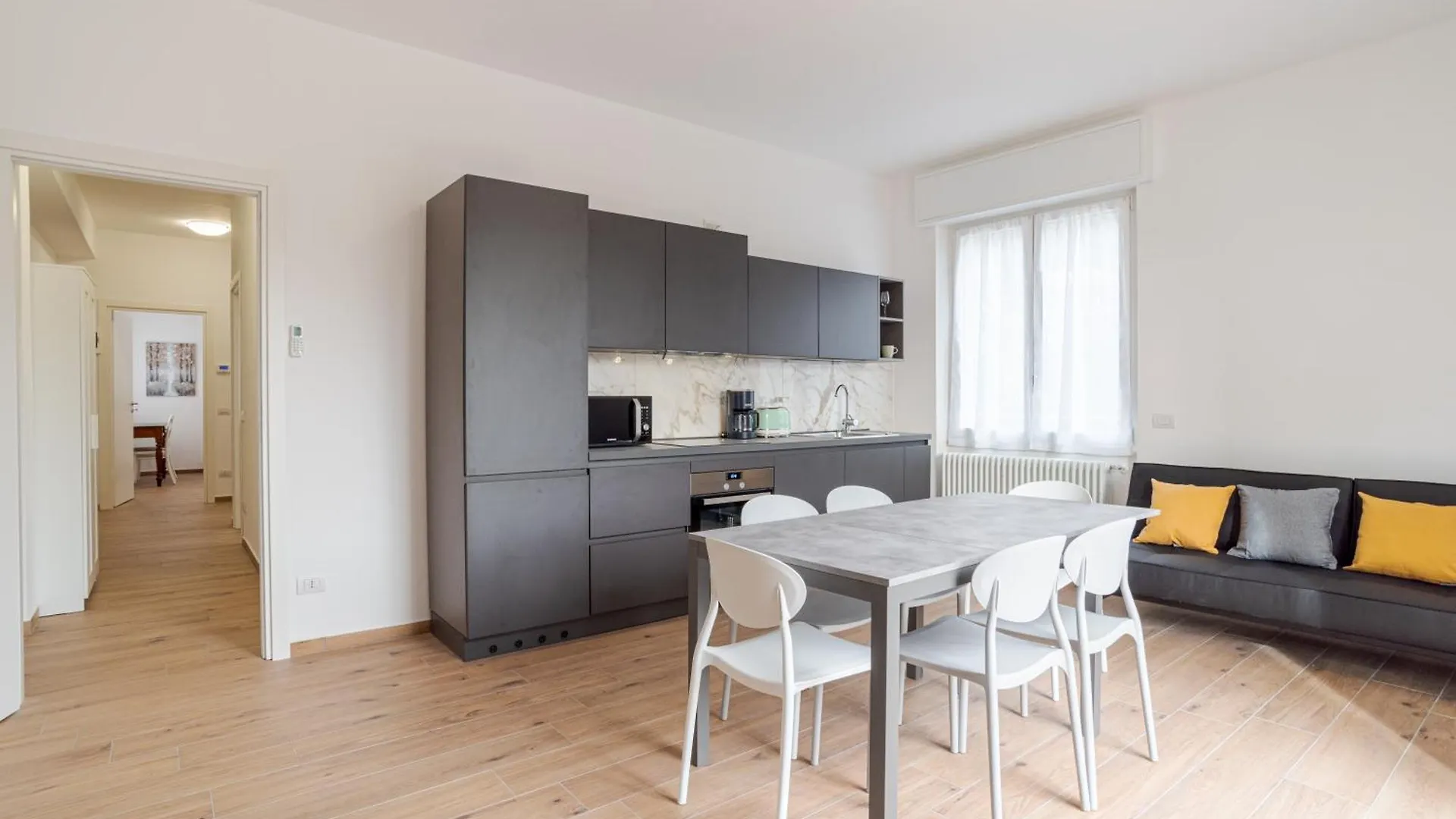 Roomy And Bright Apartments With Terrace! Cesana Brianza 意大利