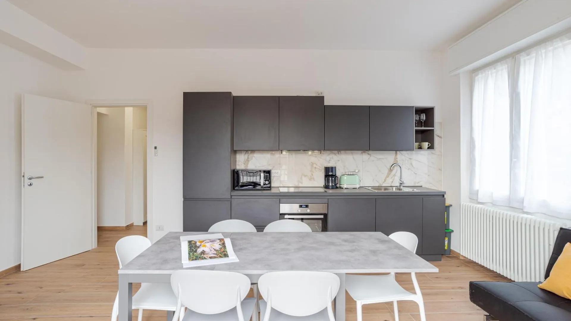 Roomy And Bright Apartments With Terrace! Cesana Brianza