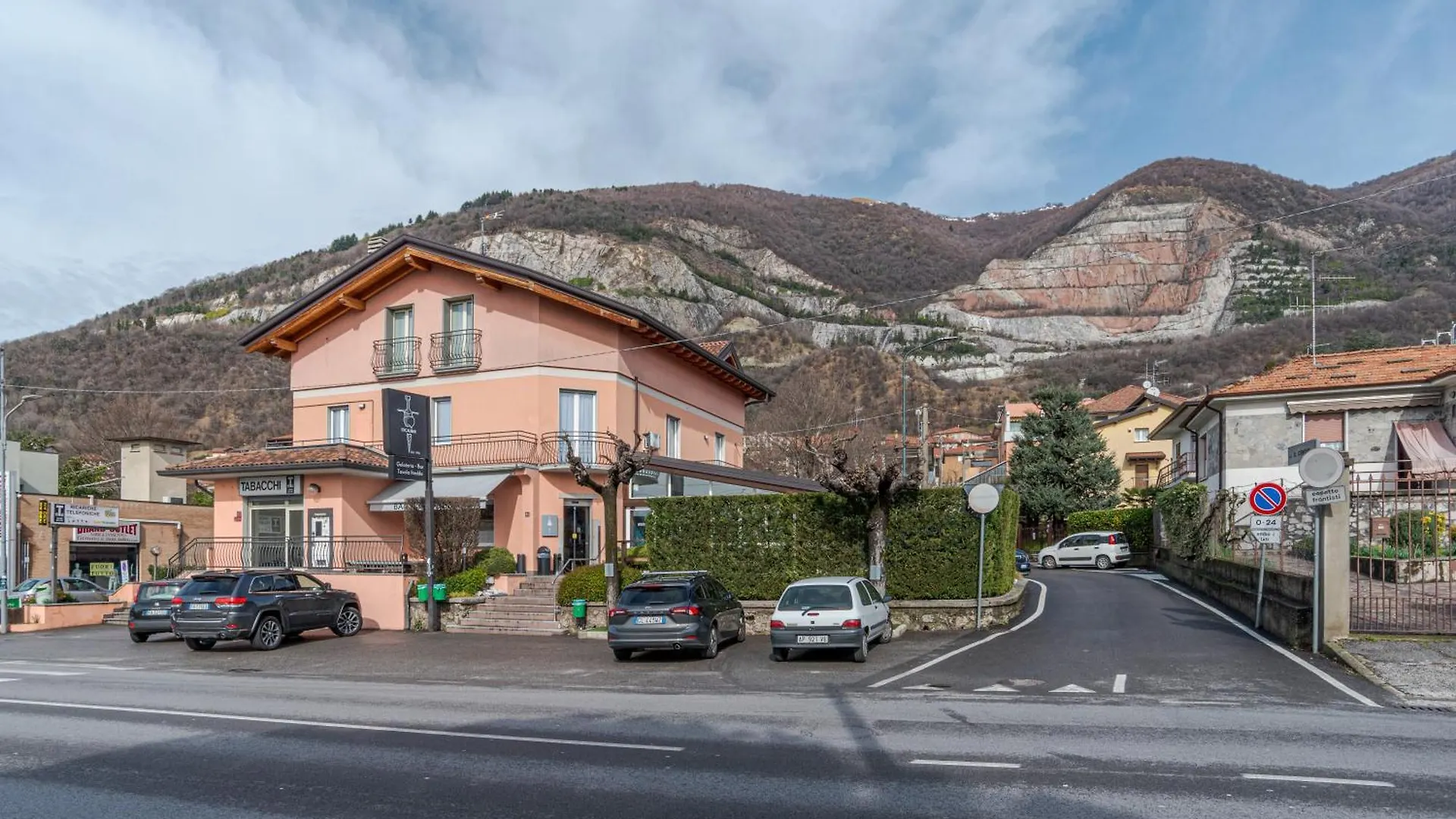 Roomy And Bright Apartments With Terrace! Cesana Brianza 0*,  意大利