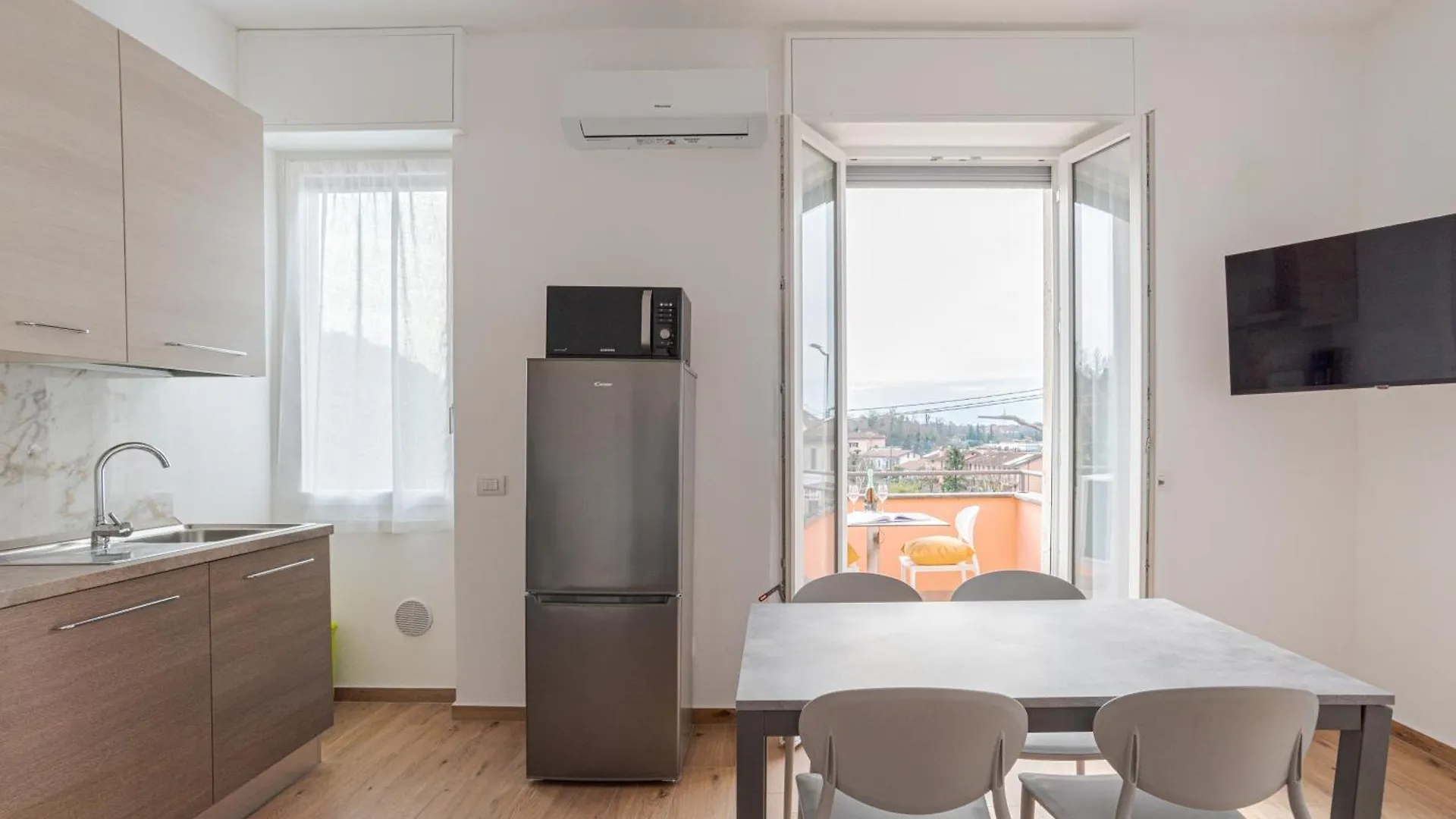 Roomy And Bright Apartments With Terrace! Cesana Brianza