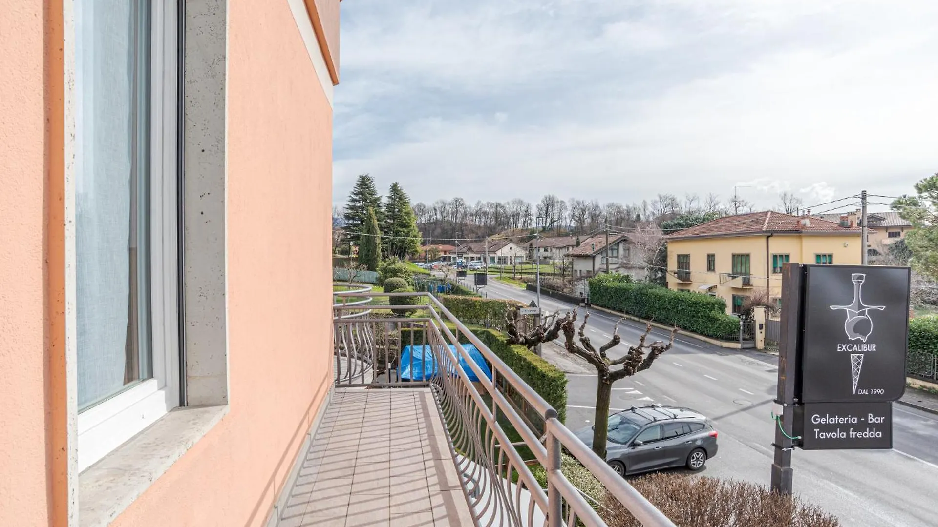 Roomy And Bright Apartments With Terrace! Cesana Brianza 0*,  إيطاليا