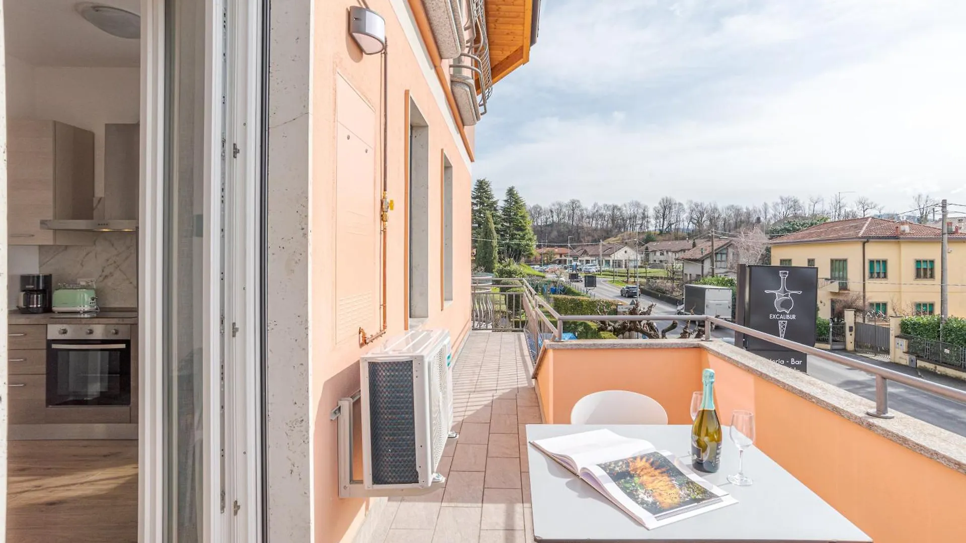 Roomy And Bright Apartments With Terrace! Cesana Brianza إيطاليا