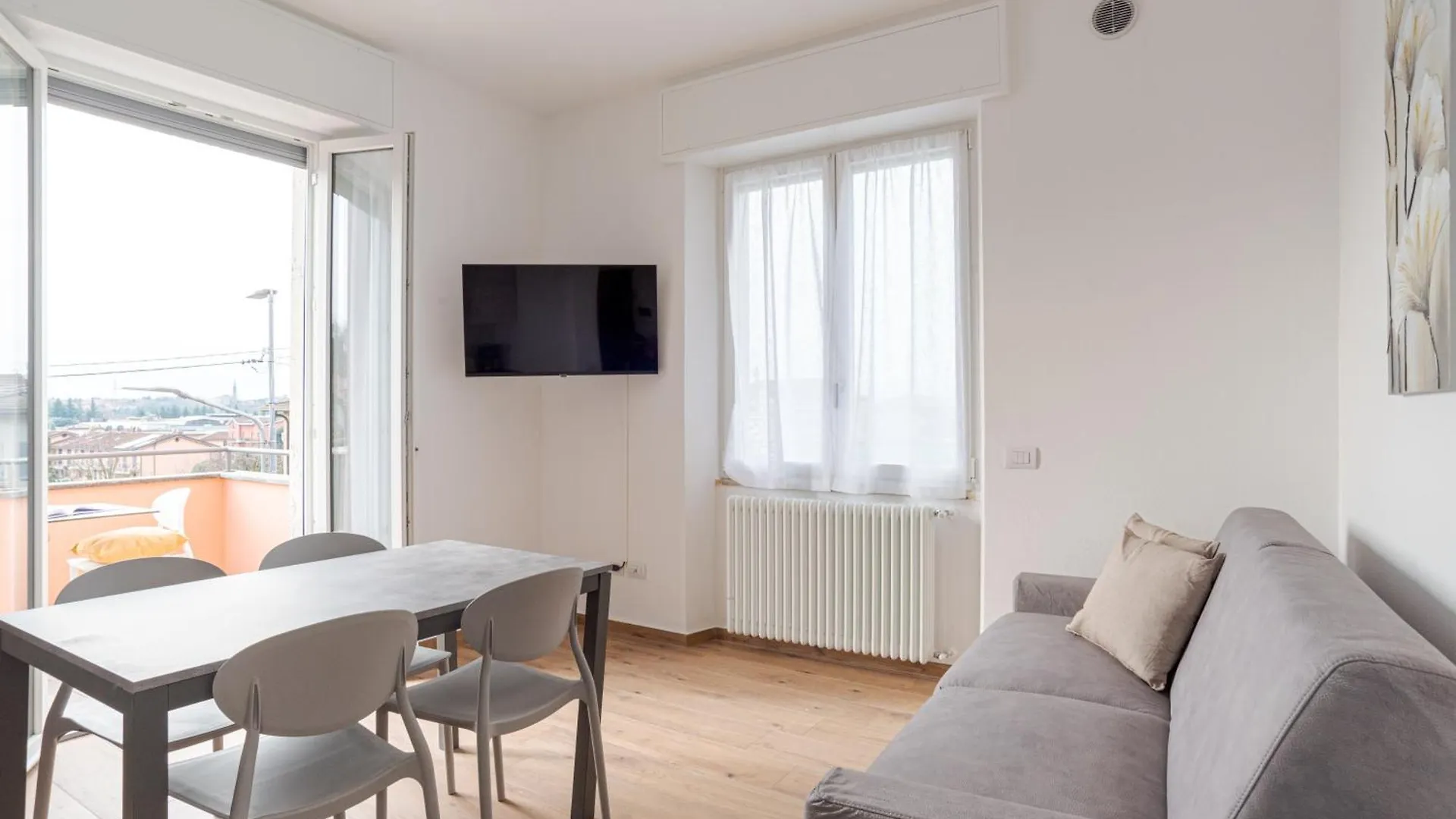 Roomy And Bright Apartments With Terrace! Cesana Brianza