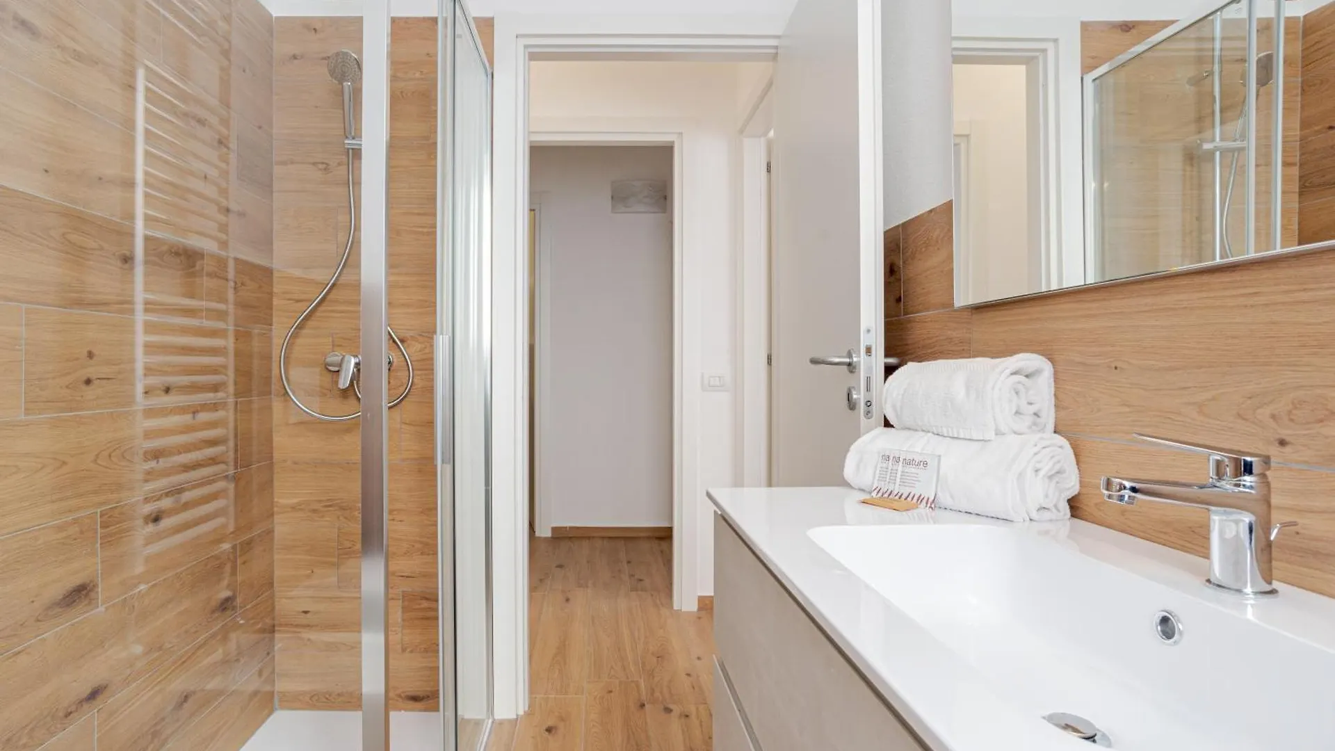 Roomy And Bright Apartments With Terrace! Cesana Brianza إيطاليا