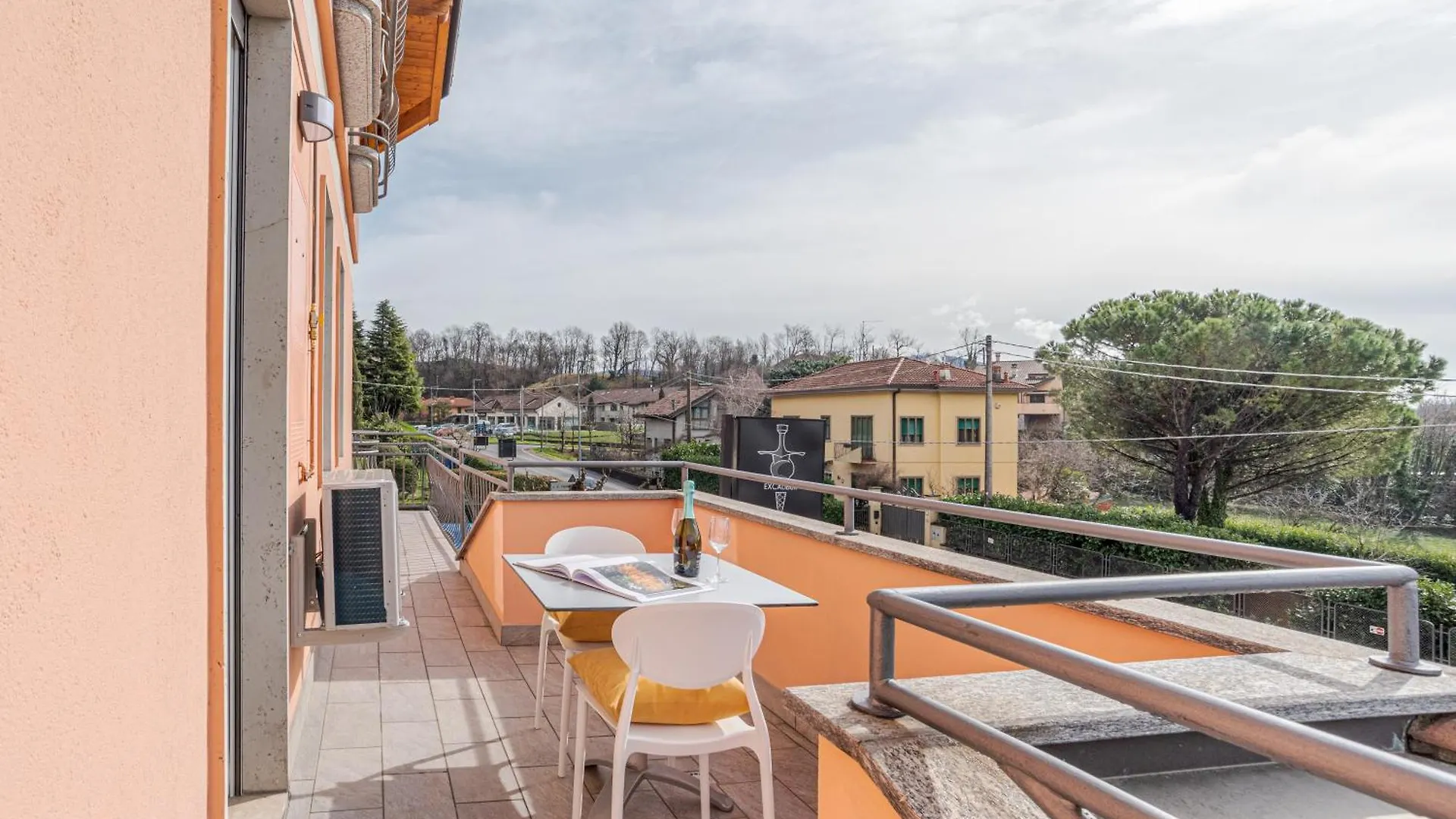 Roomy And Bright Apartments With Terrace! Cesana Brianza 意大利