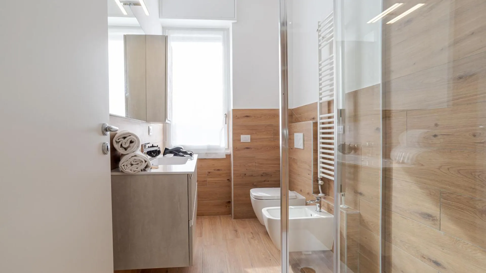 Roomy And Bright Apartments With Terrace! Cesana Brianza