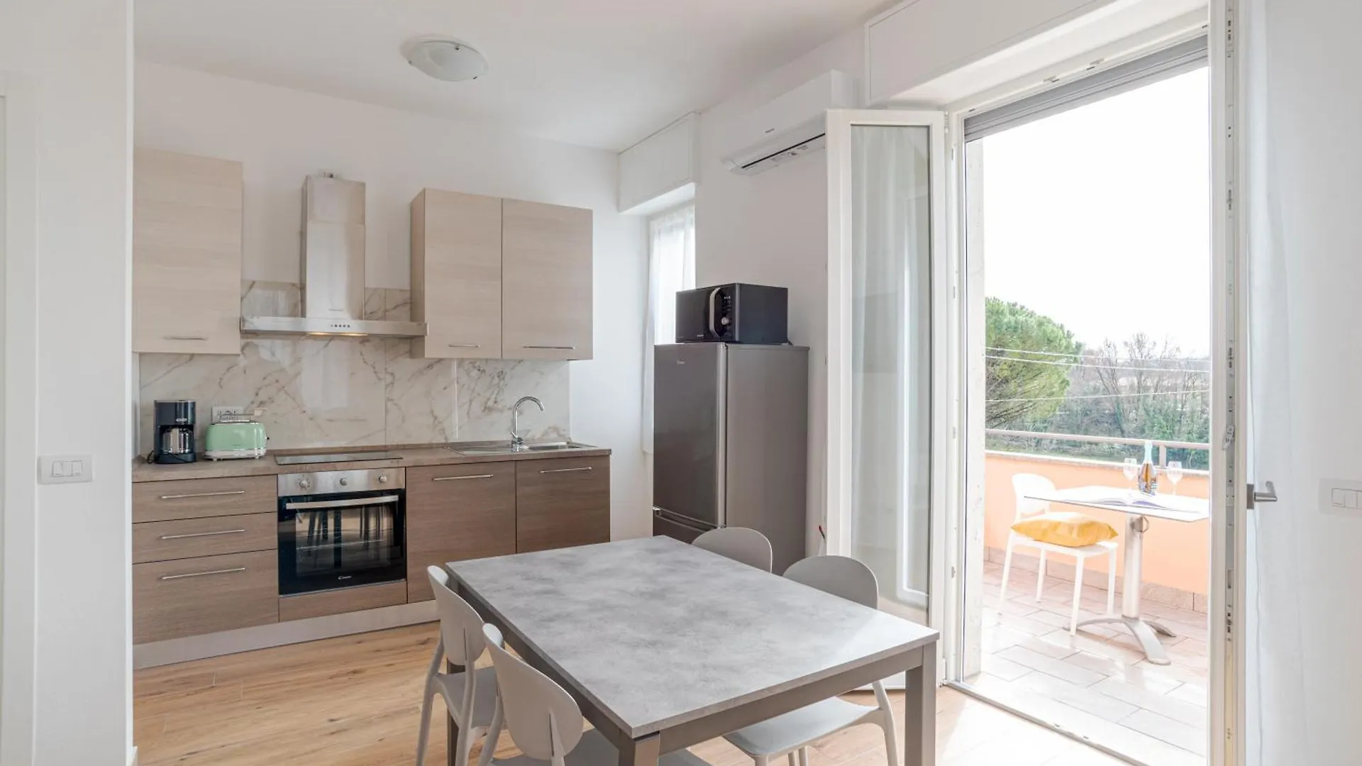 Roomy And Bright Apartments With Terrace! Cesana Brianza إيطاليا