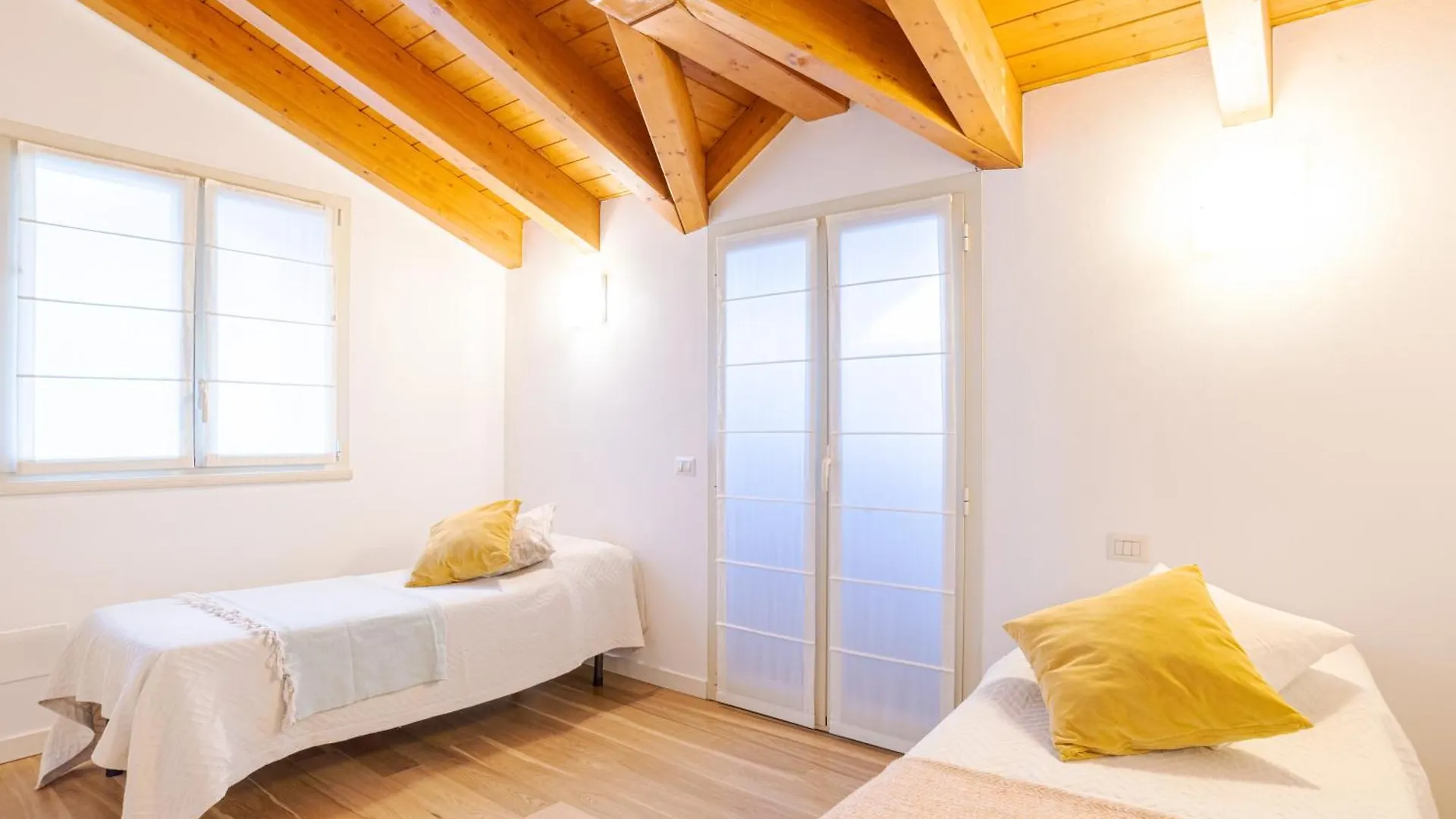 Roomy And Bright Apartments With Terrace! Cesana Brianza 0*,