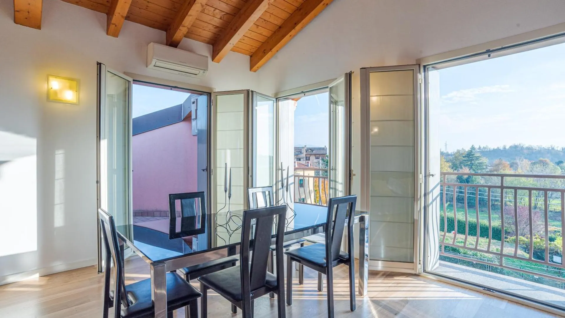 Roomy And Bright Apartments With Terrace! Cesana Brianza