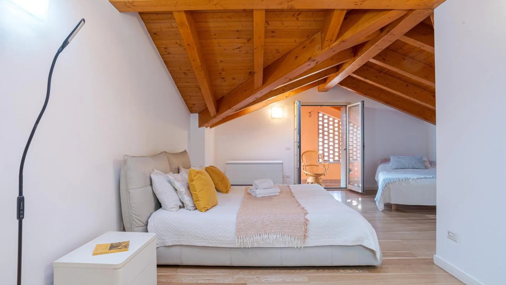Roomy And Bright Apartments With Terrace! Cesana Brianza