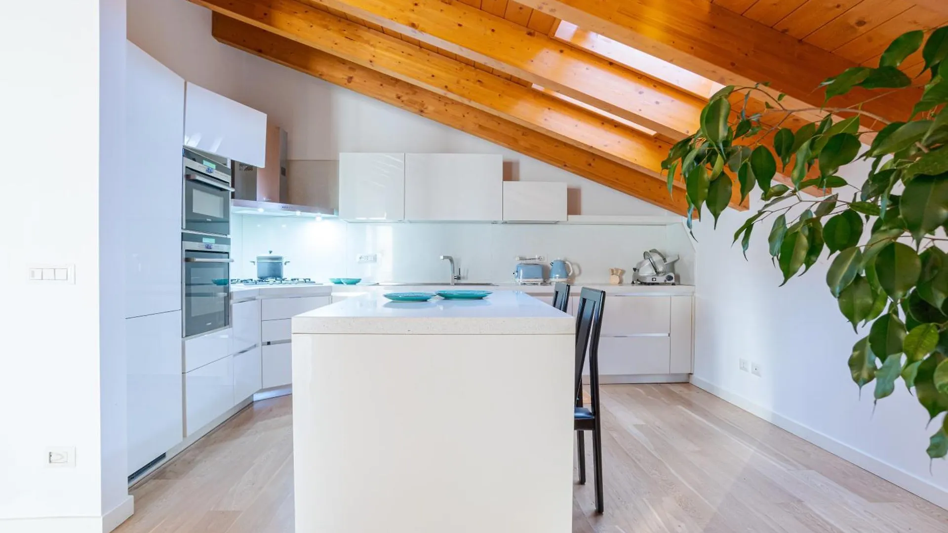 Roomy And Bright Apartments With Terrace! Cesana Brianza