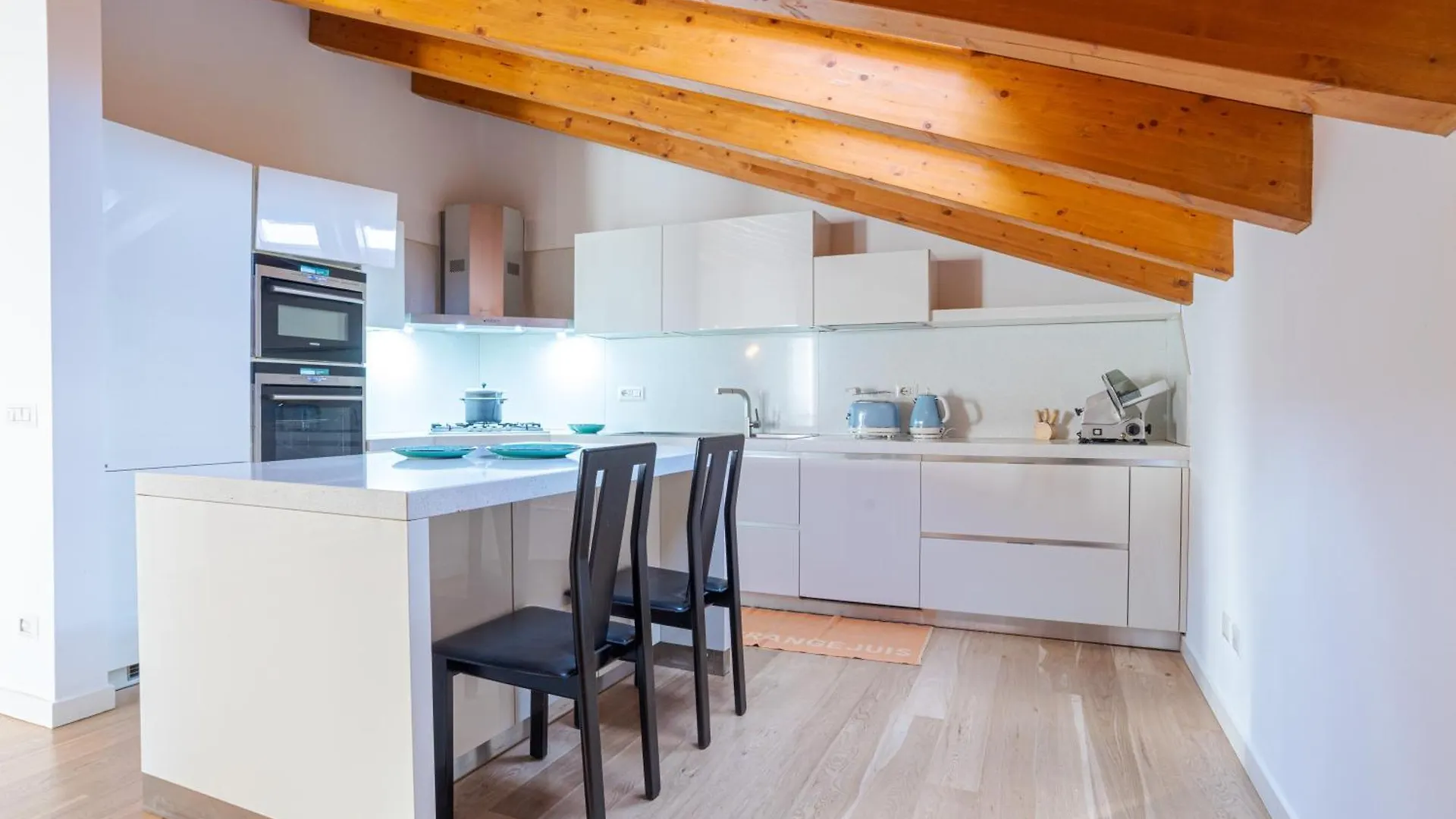 Roomy And Bright Apartments With Terrace! Cesana Brianza