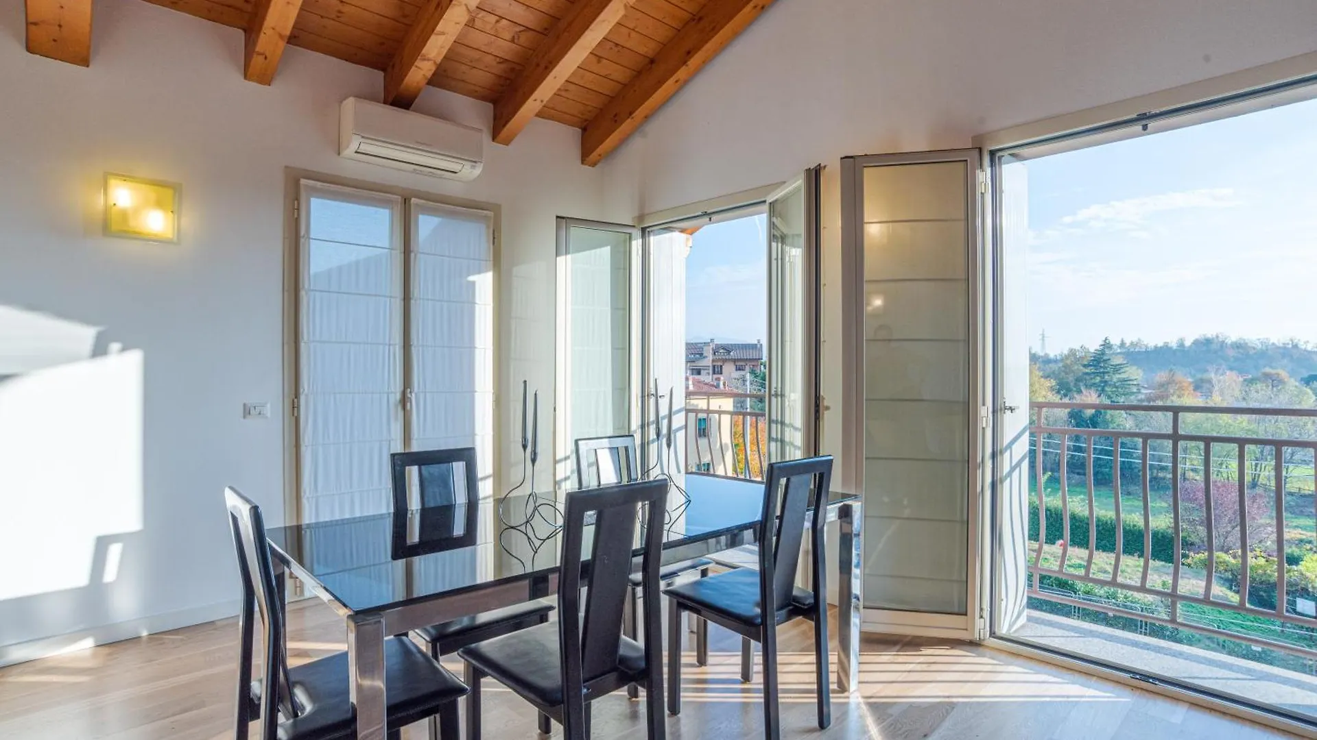 Roomy And Bright Apartments With Terrace! Cesana Brianza