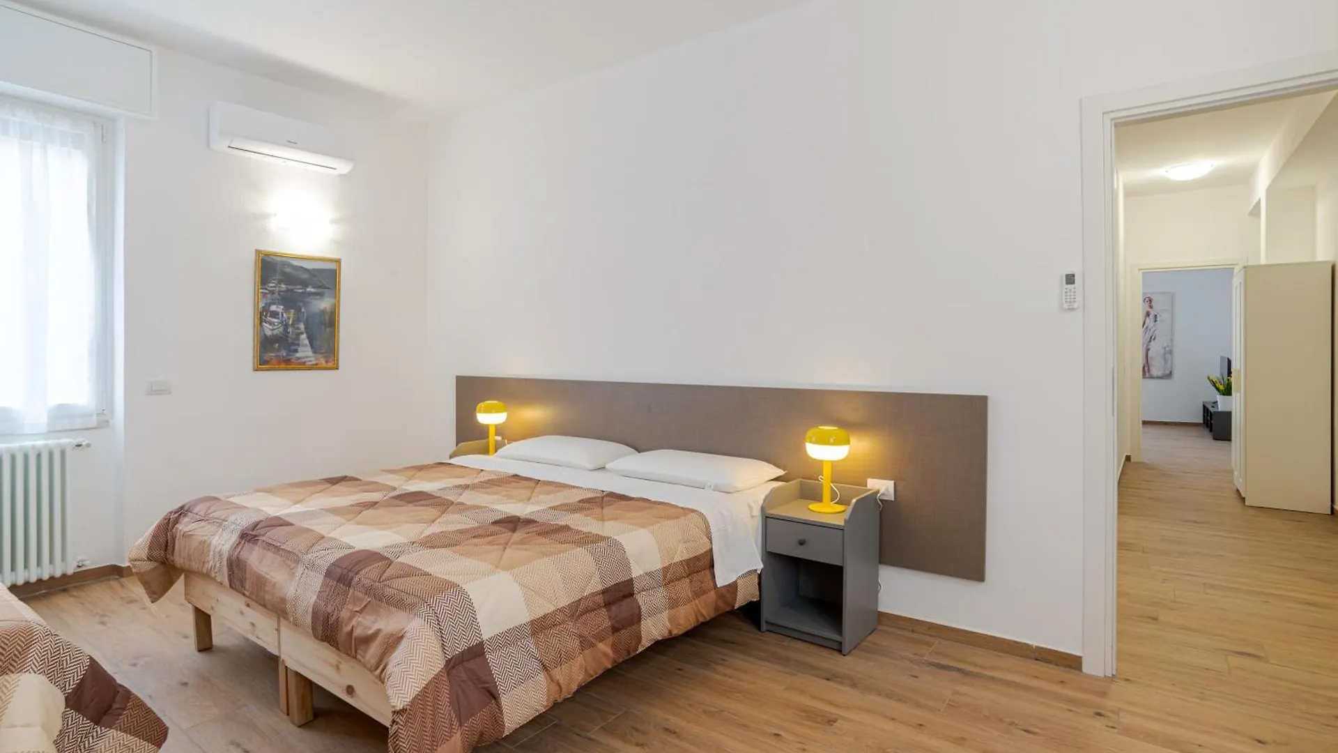 Roomy And Bright Apartments With Terrace! Cesana Brianza Ιταλία