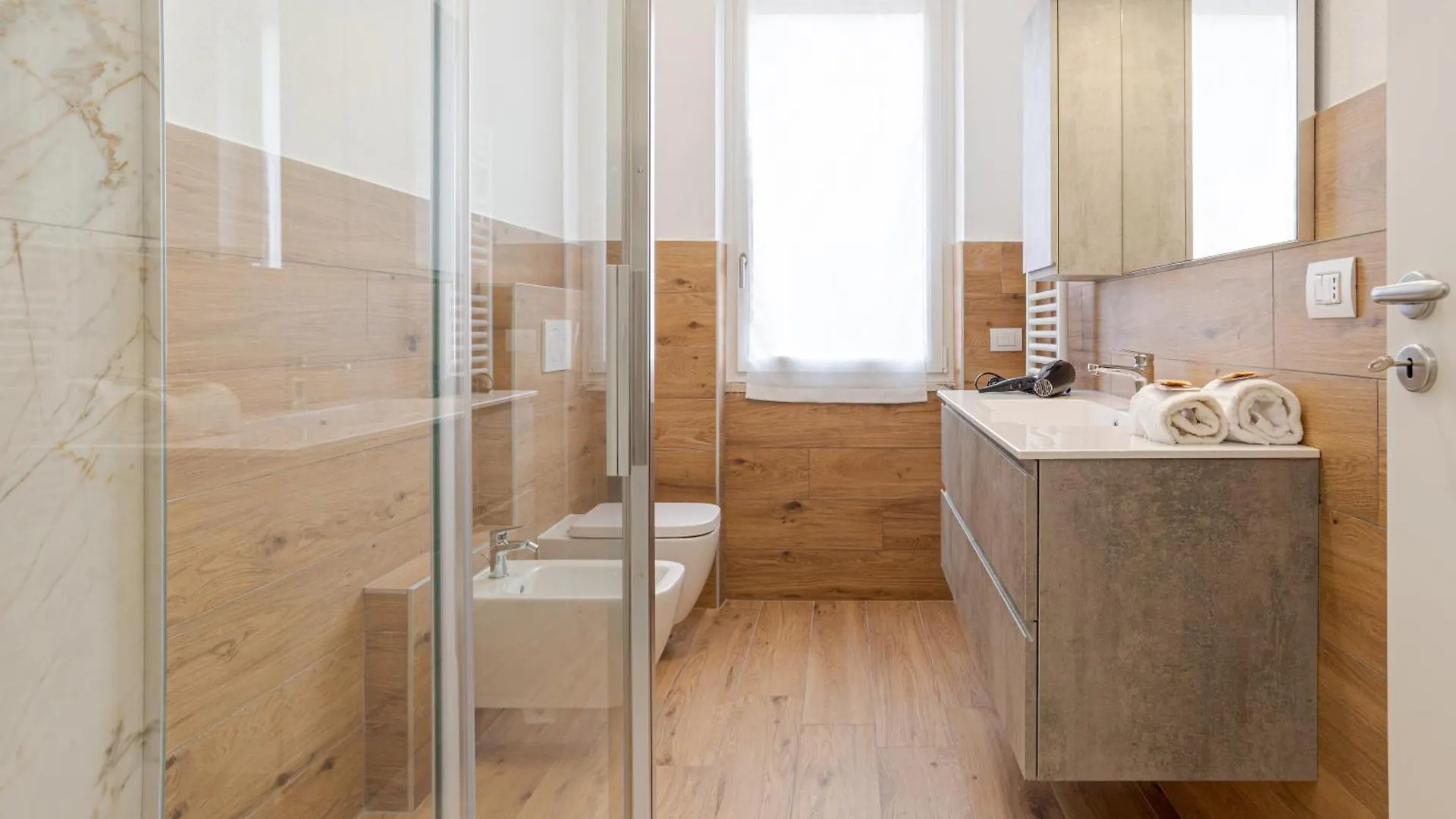 Roomy And Bright Apartments With Terrace! Cesana Brianza