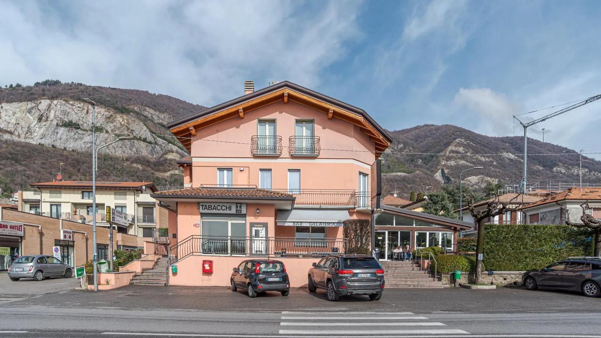 Roomy And Bright Apartments With Terrace! Cesana Brianza