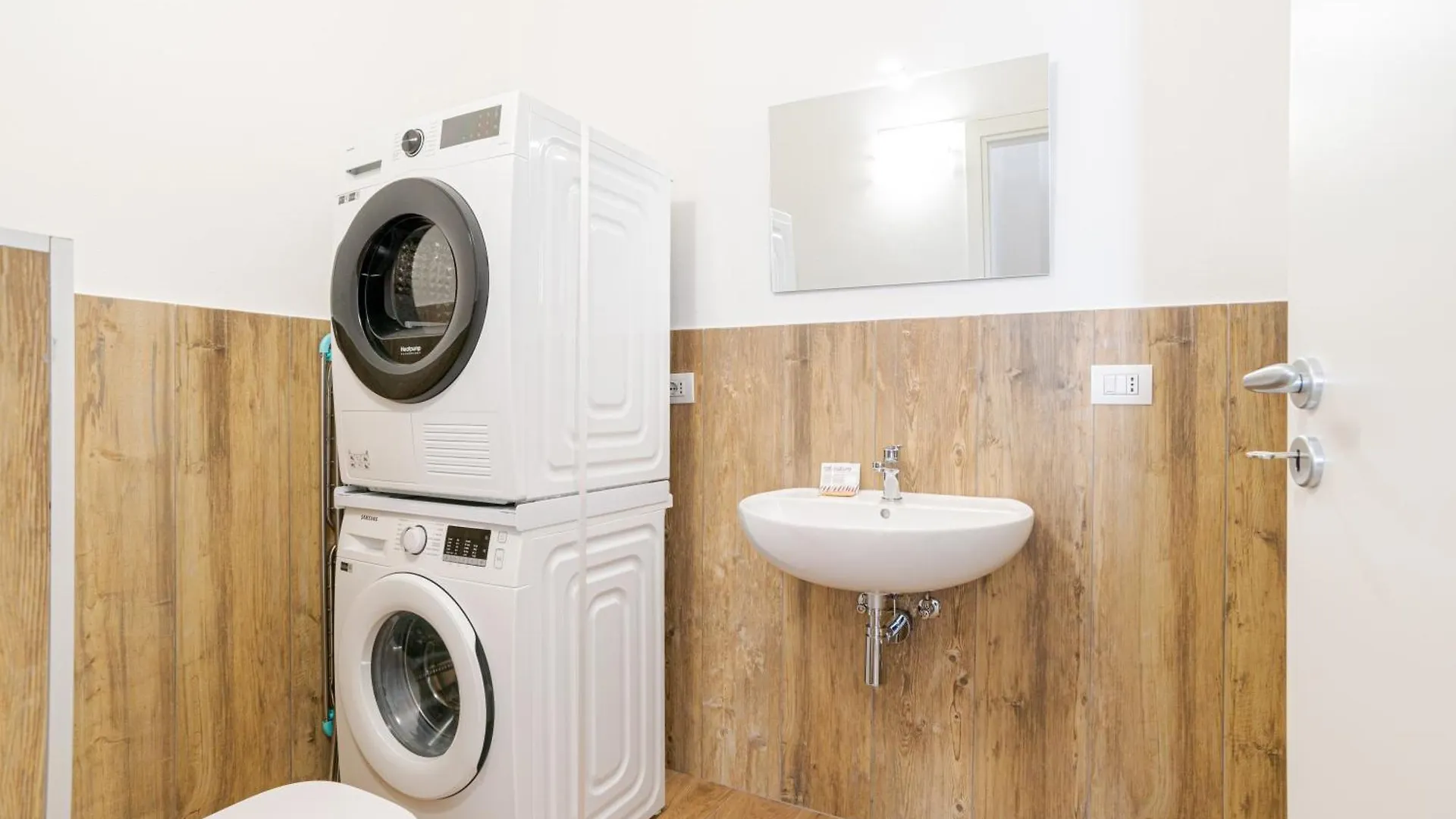 Roomy And Bright Apartments With Terrace! Cesana Brianza 0*,