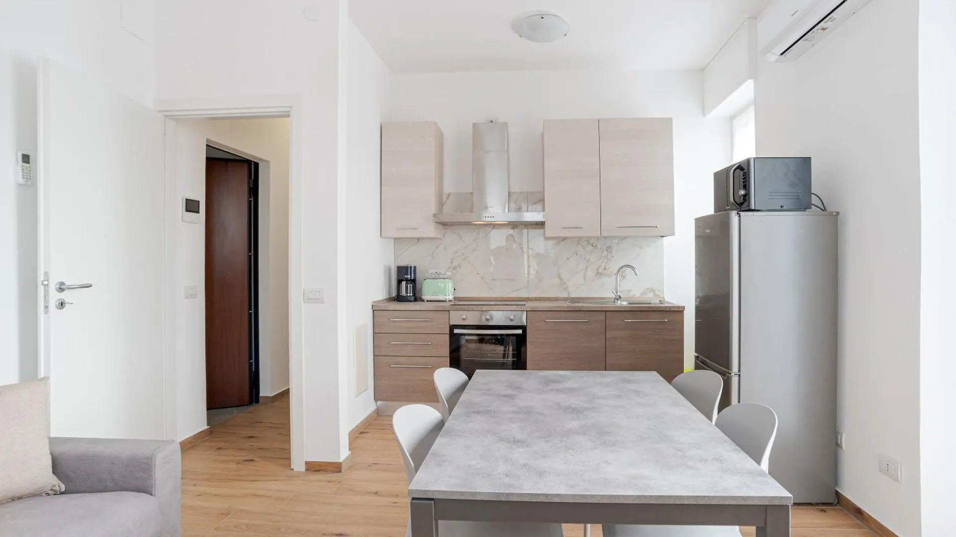 Roomy And Bright Apartments With Terrace! Cesana Brianza