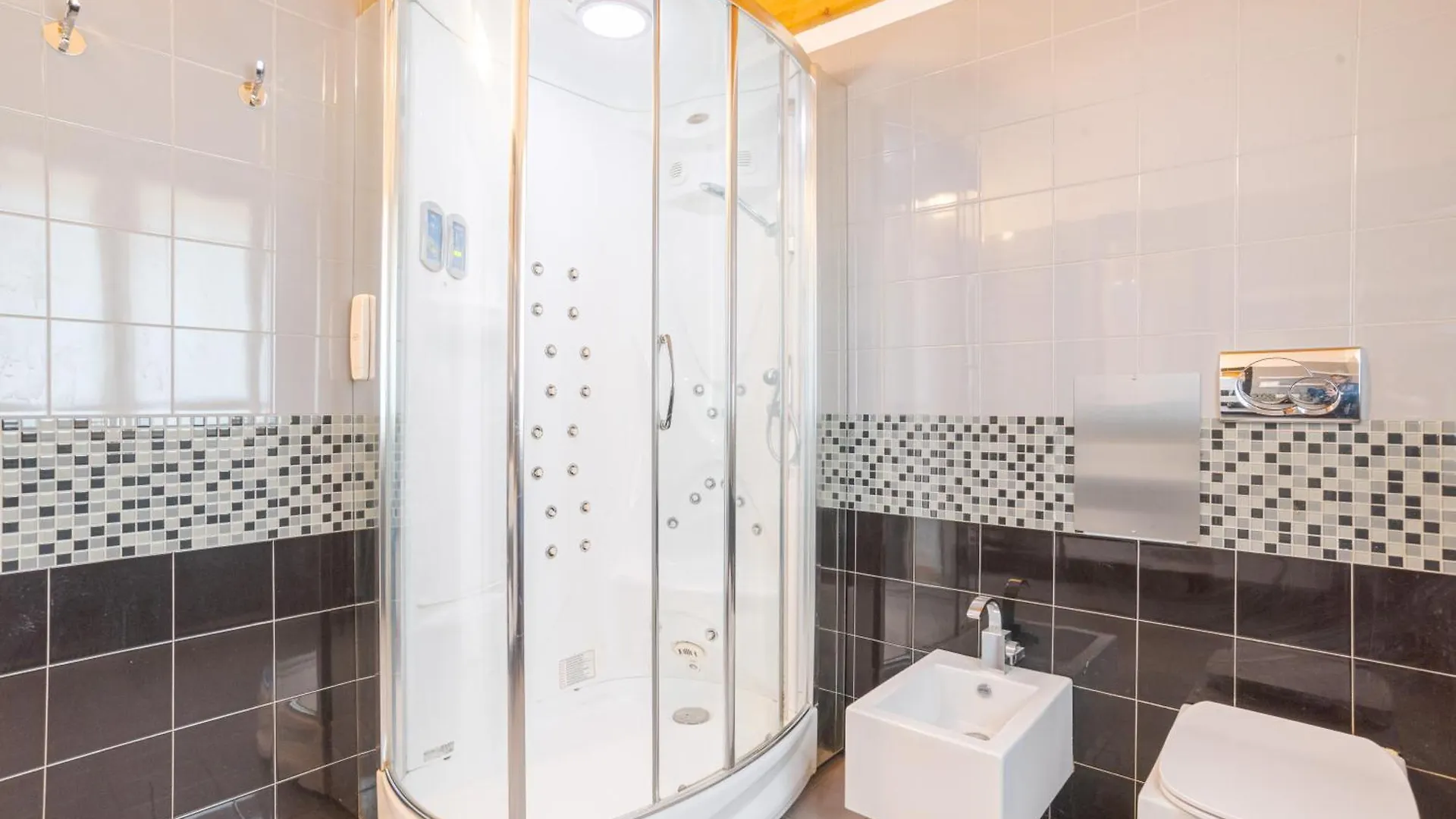 Roomy And Bright Apartments With Terrace! Cesana Brianza