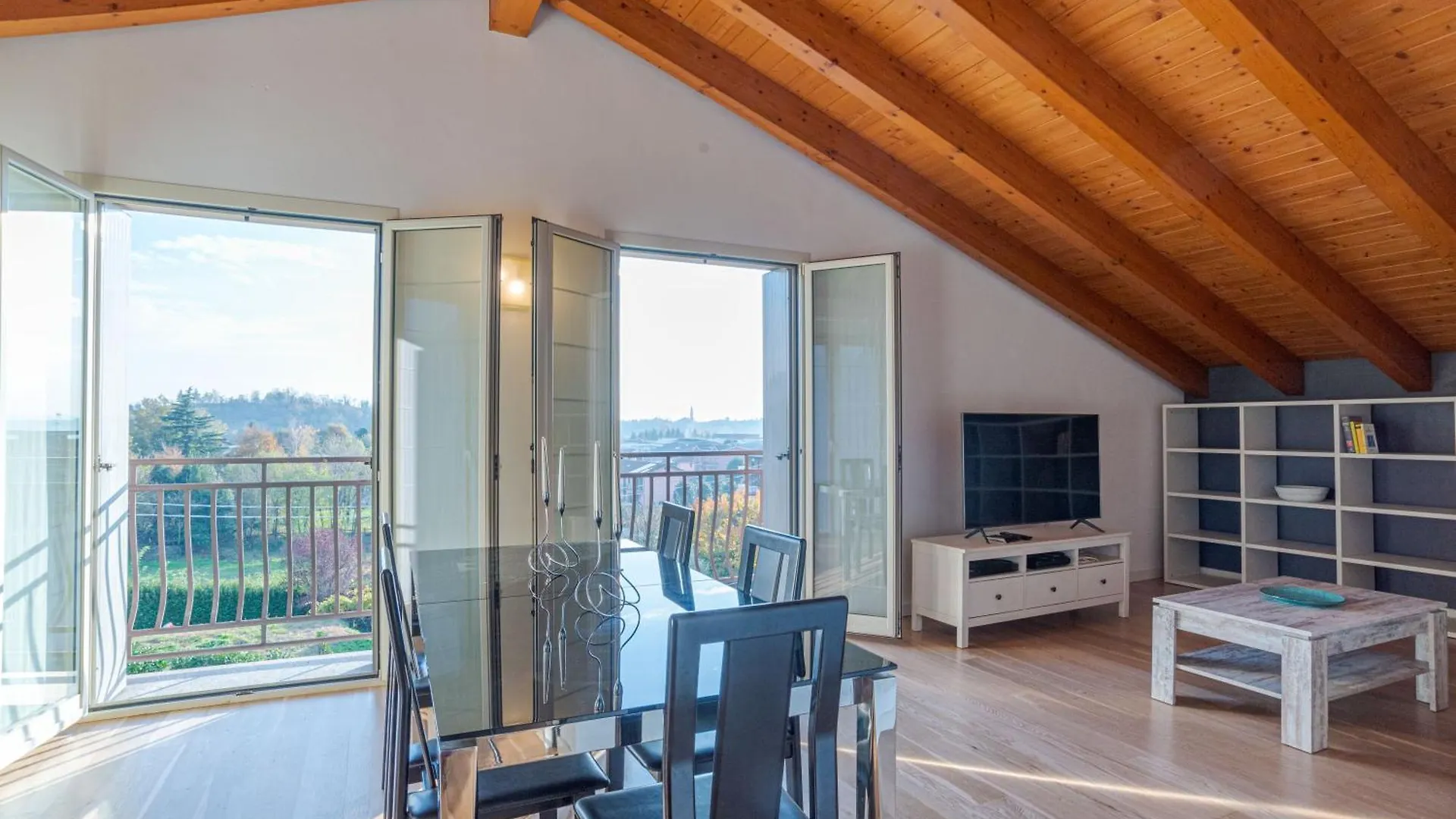 Roomy And Bright Apartments With Terrace! Cesana Brianza